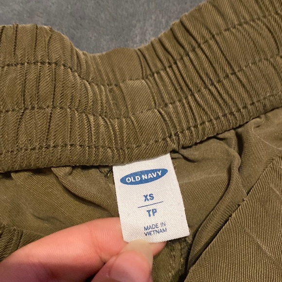 old navy xs light fabric cargos - Picture 2 of 2